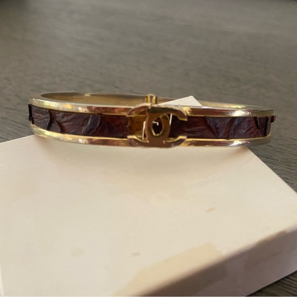 CHANEL Vintage Gold and Leather Bracelet - Picture 1 of 4